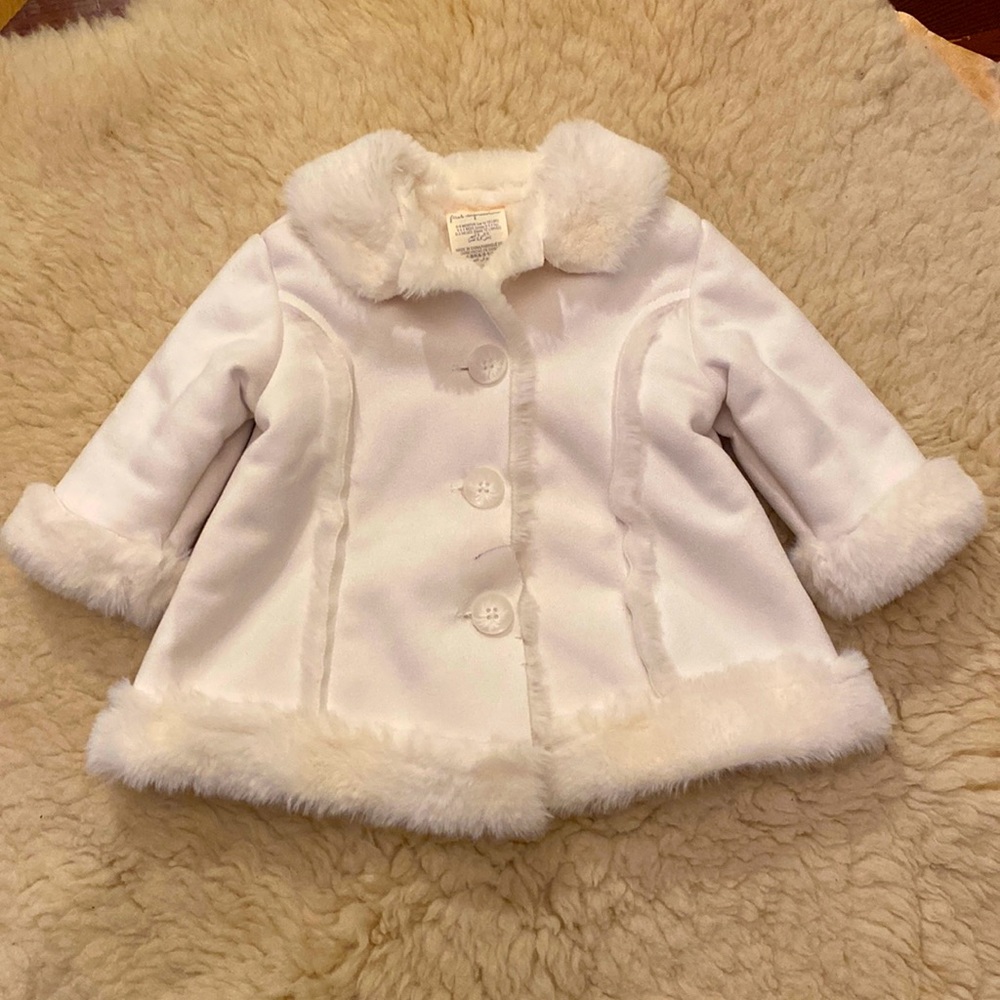 🎄 Holiday Coat, First Impressions 0-3mo runs large